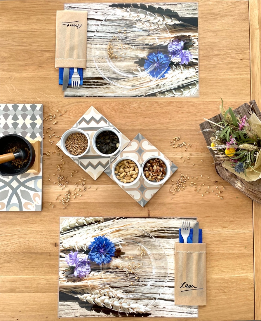 10 Tischsets Platzsets abwaschbar Kornblumen auf Treibholz von ARTIPICS mit kleinen Fehlern
